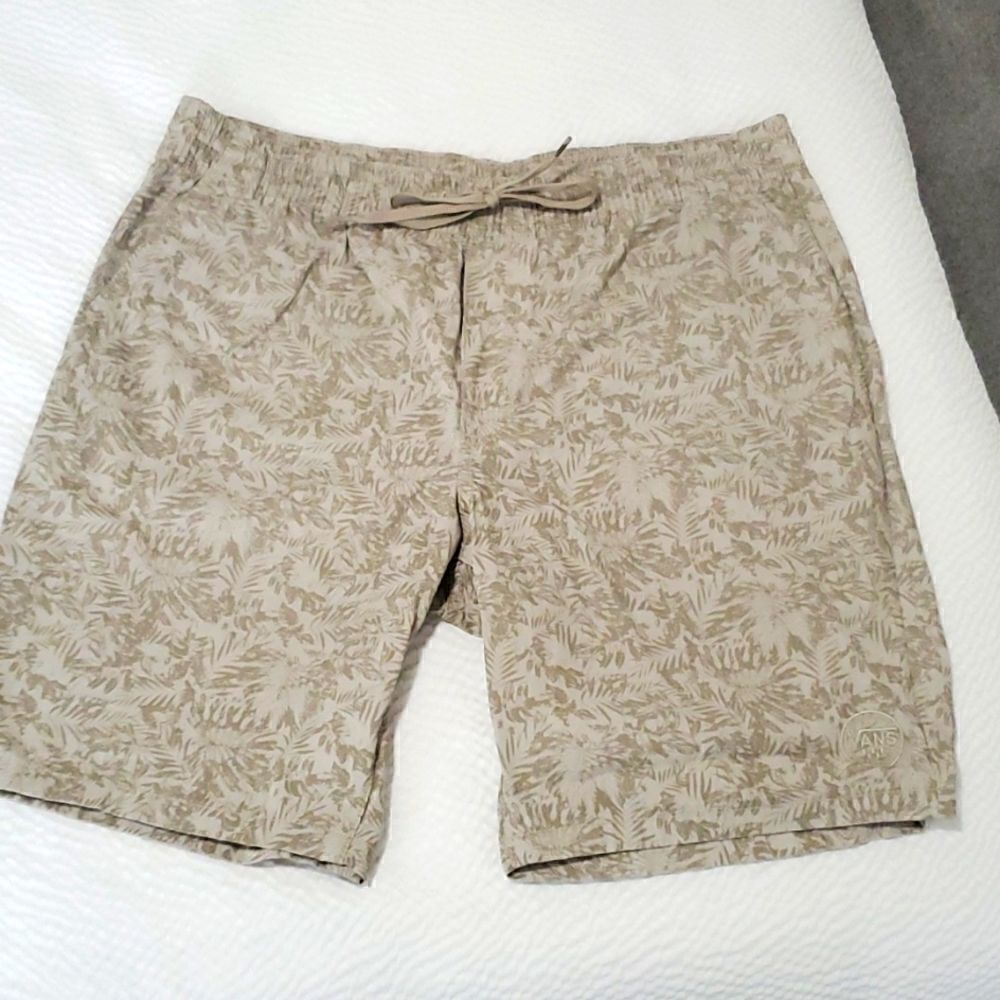 Vans Mens Shorts, size Large